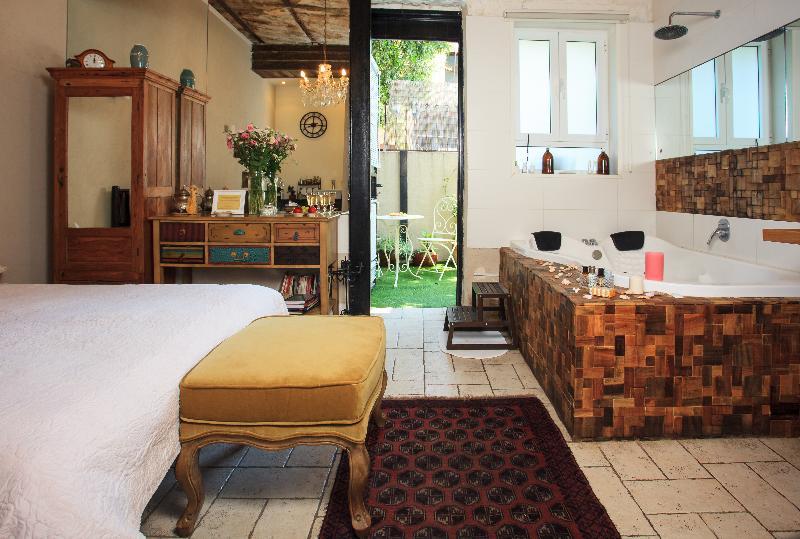 Trieste Neve Tzedek Boutique Suites Tel Aviv Ngoại thất bức ảnh